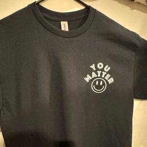 T-shirt Black with writing in the back